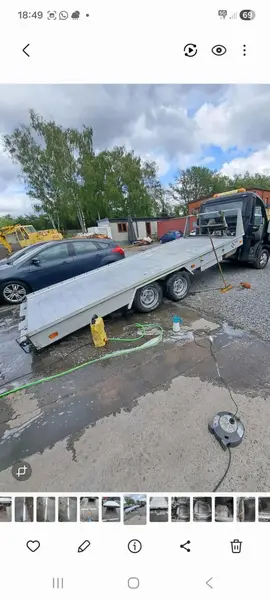 Exercice de polissage sur un capot automobile