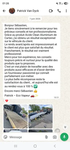 Exercice de polissage sur un capot automobile