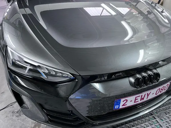 Vue avant d’une voiture grise après préparation — Belgium Detailing Academy, formation automobile à Manage